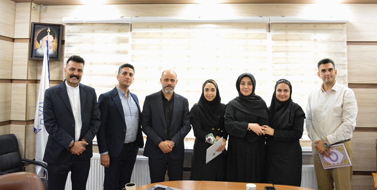 تجلیل از تلاش‌های ارزشمند مسئول دفتر بیمارستان حضرت فاطمه (س) و درمانگاه‌های بیمارستان‌های زنجیره‌ای دماوند