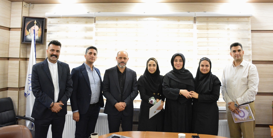تجلیل از تلاش‌های ارزشمند مسئول دفتر بیمارستان حضرت فاطمه (س) و درمانگاه‌های بیمارستان‌های زنجیره‌ای دماوند